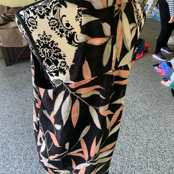 Patterned Tank Top - Picture 2 of 3